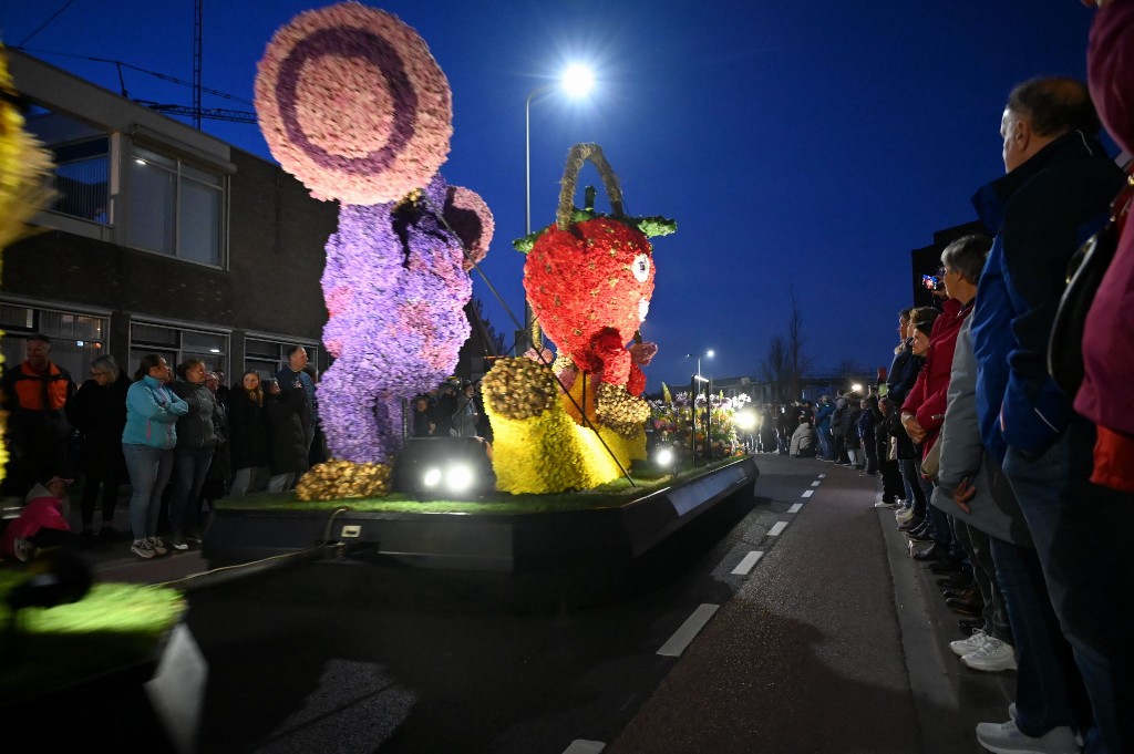 ../Images/Verlicht bloemencorso 2025 076.jpg